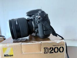 Appareil photo Nikon D200 avec objectif zoom