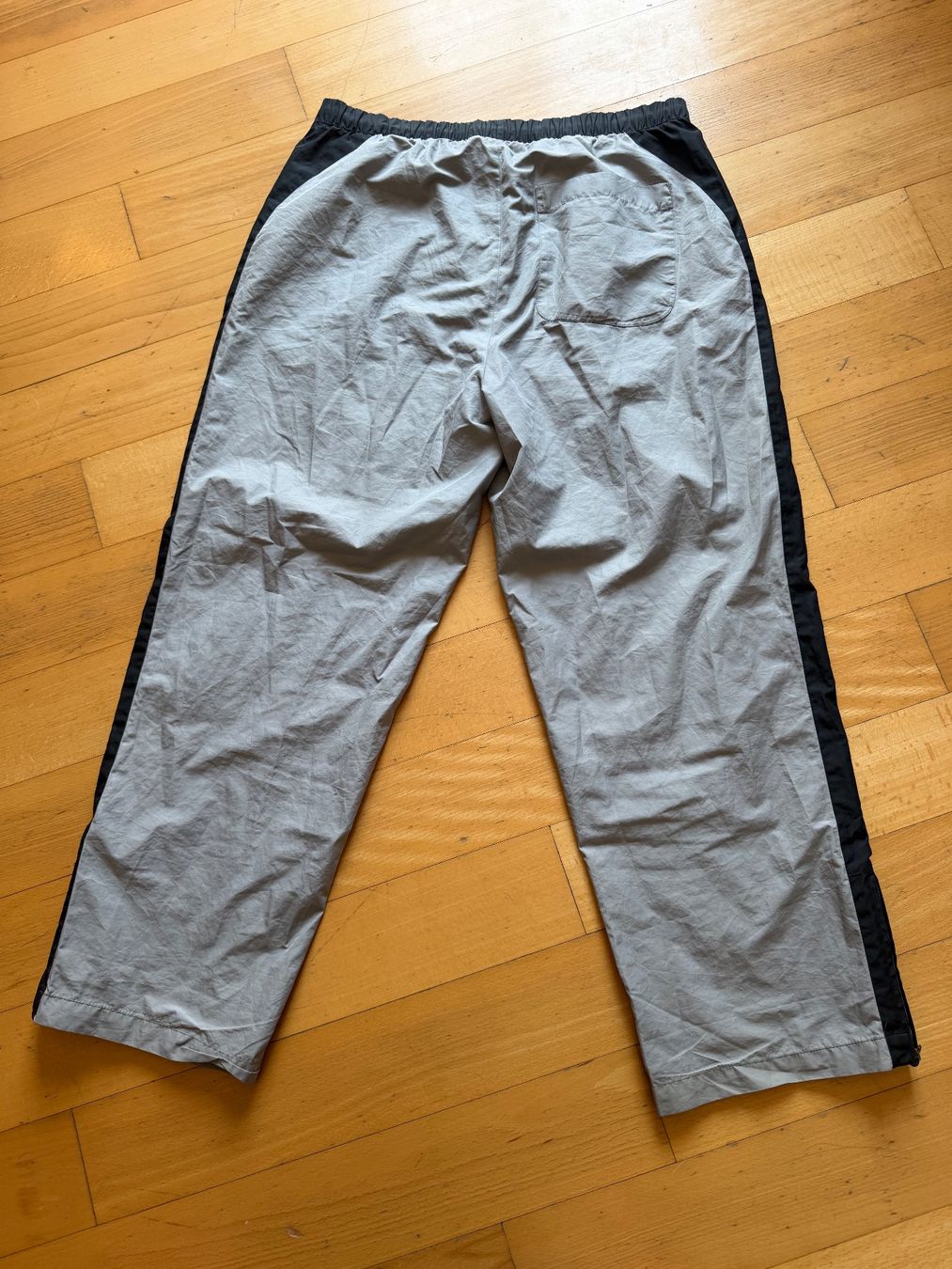 Nike Pantalons: Nike Trackpants – D'occasion à Zollikerberg par fin_5lzz 1