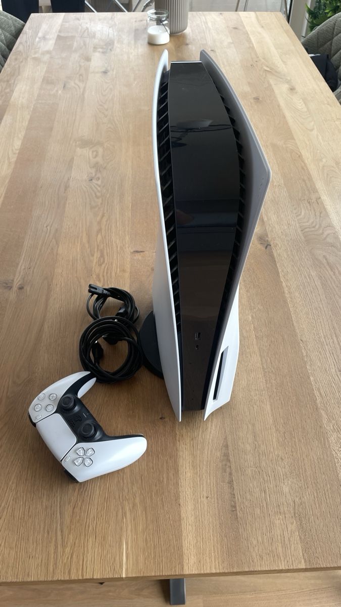 Sony Console: Playstation 5 Disc inkl. Kabel + 1 Controller – Usato da Egnach venduto da Schahan 1