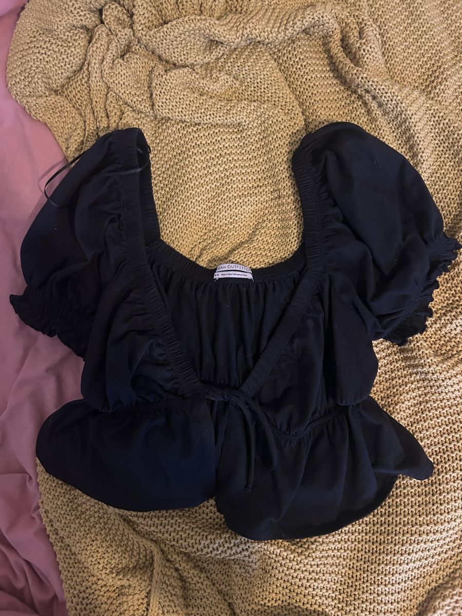 Urban Outfitters Top: Schwarzes Urban Outfitters Top Grösse M – Usato da Bern venduto da mirio.ic
