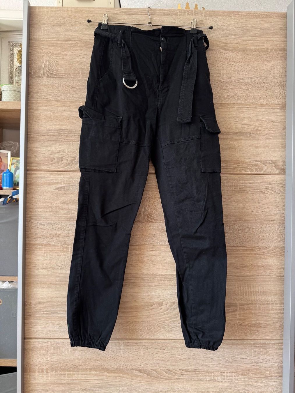Tally Weijl Pantaloni: Pantalon cargo noir – Usato da Montreux venduto da Izapechee
