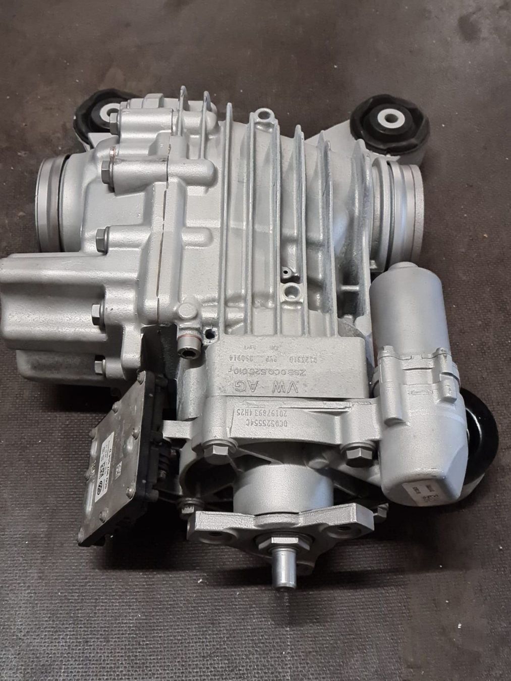 Volkswagen Tutti pezzi di ricambio auto: Differential Skoda VW Seat Audi – Usato da Chur venduto da Rossboden-Garage 2