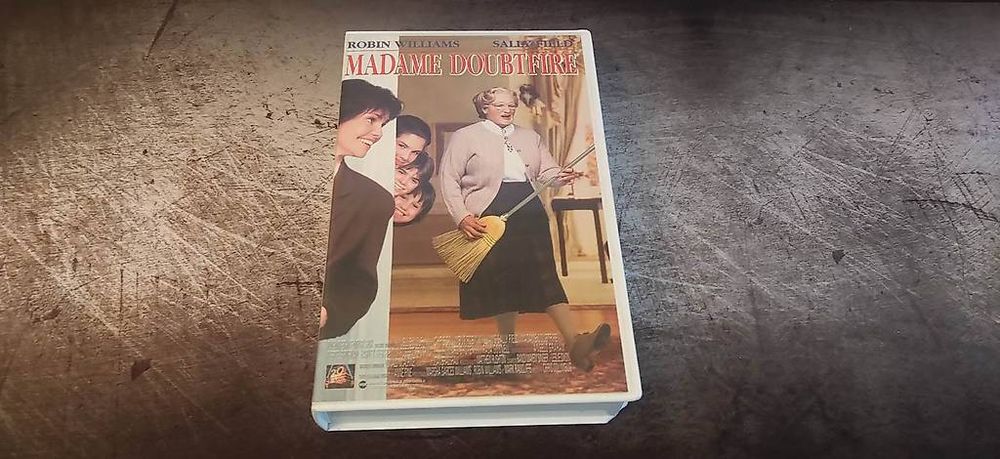 Madame Doubtfire VHS D occasion Gen ve Pour CHF 5 Avec Livraison 