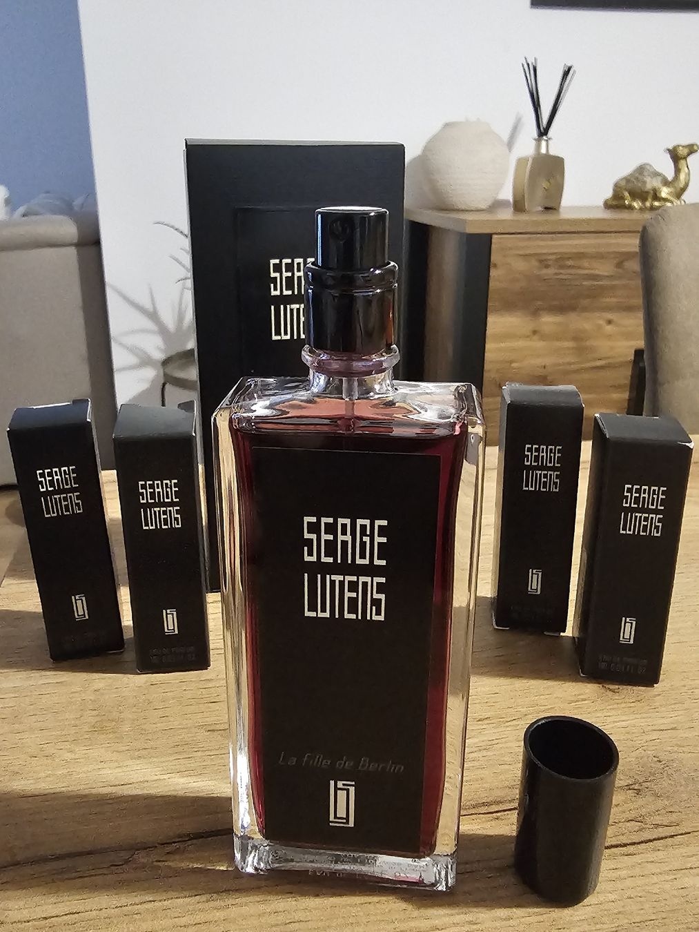 Serge Lutens Parfum & Eau de Toilette: Serge Lutens - La fille de Berlin 50 ml + échantillons – Neu (gemäss Beschreibung) aus Genève von faok