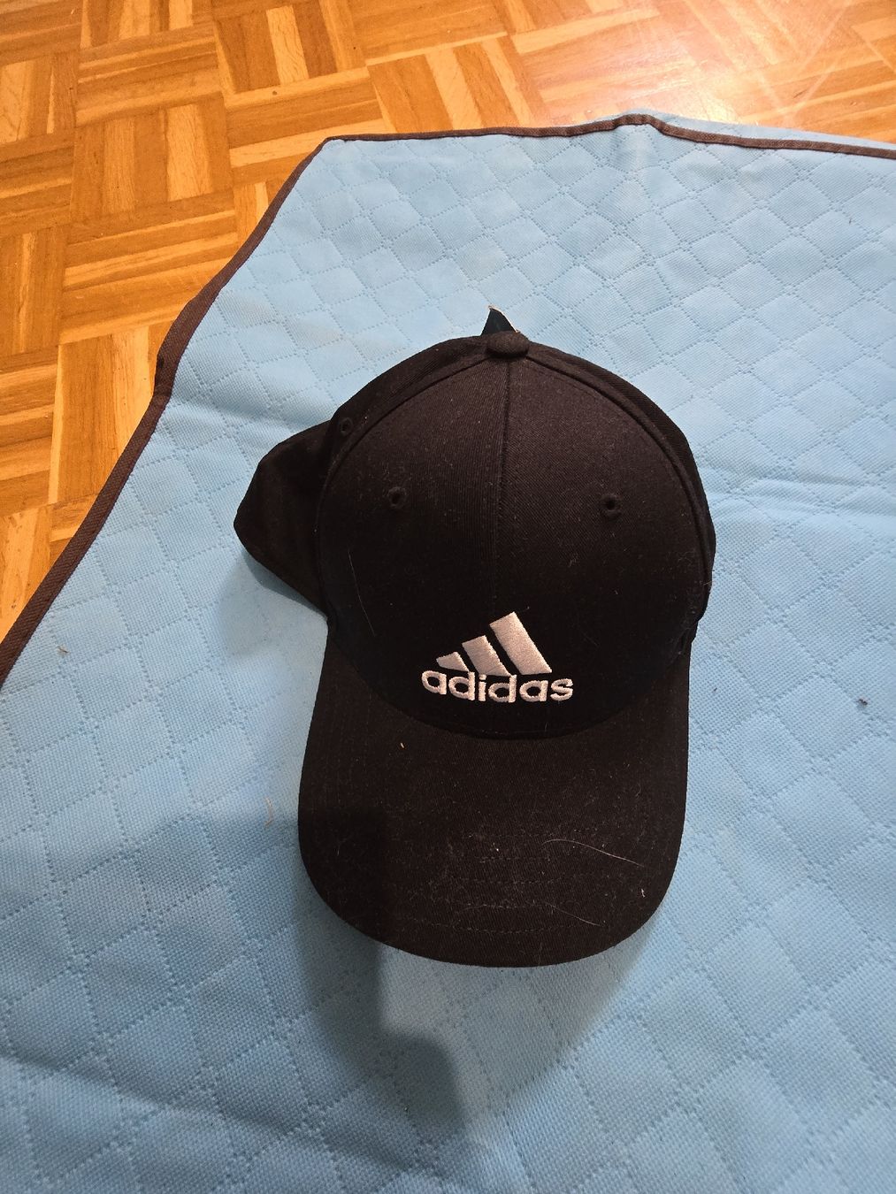 Adidas Copricapi, berretti & cappellini: Casquette Adidas Neuve – Usato da Mont-sur-Lausanne venduto da Didinho