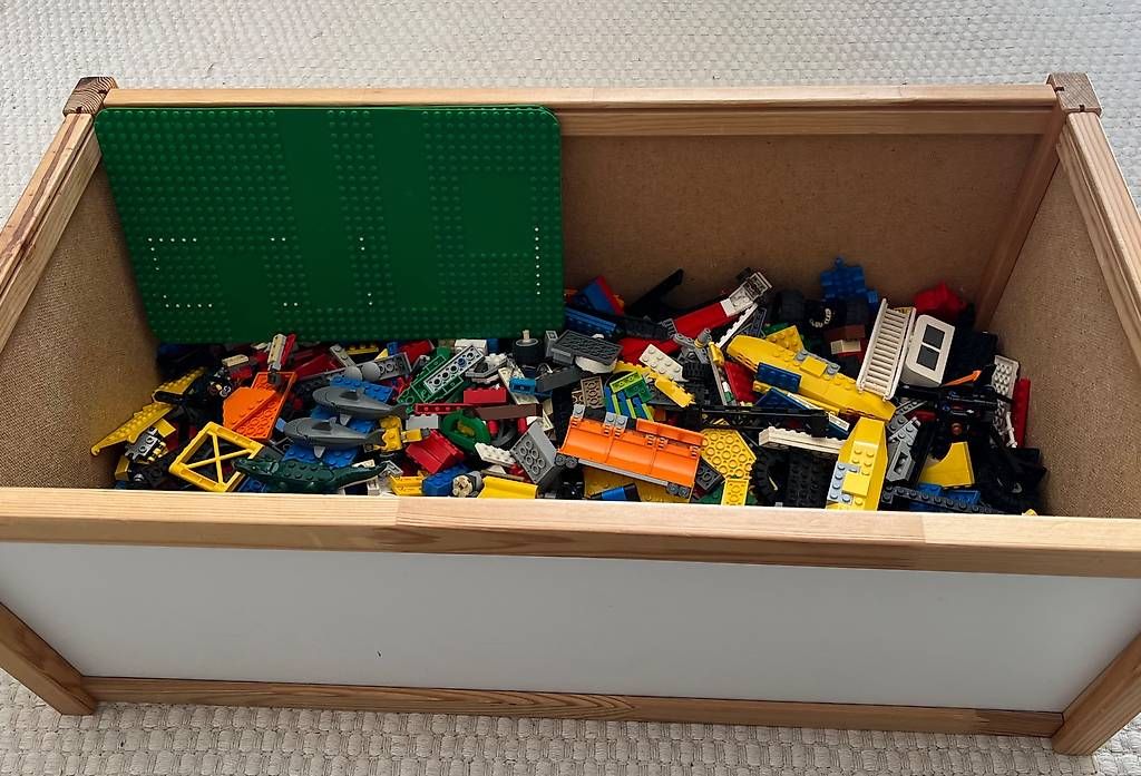 Spielzeuge: Riesen LEGO Kiste – Gebraucht aus Kilchberg ZH von bin_sq5j