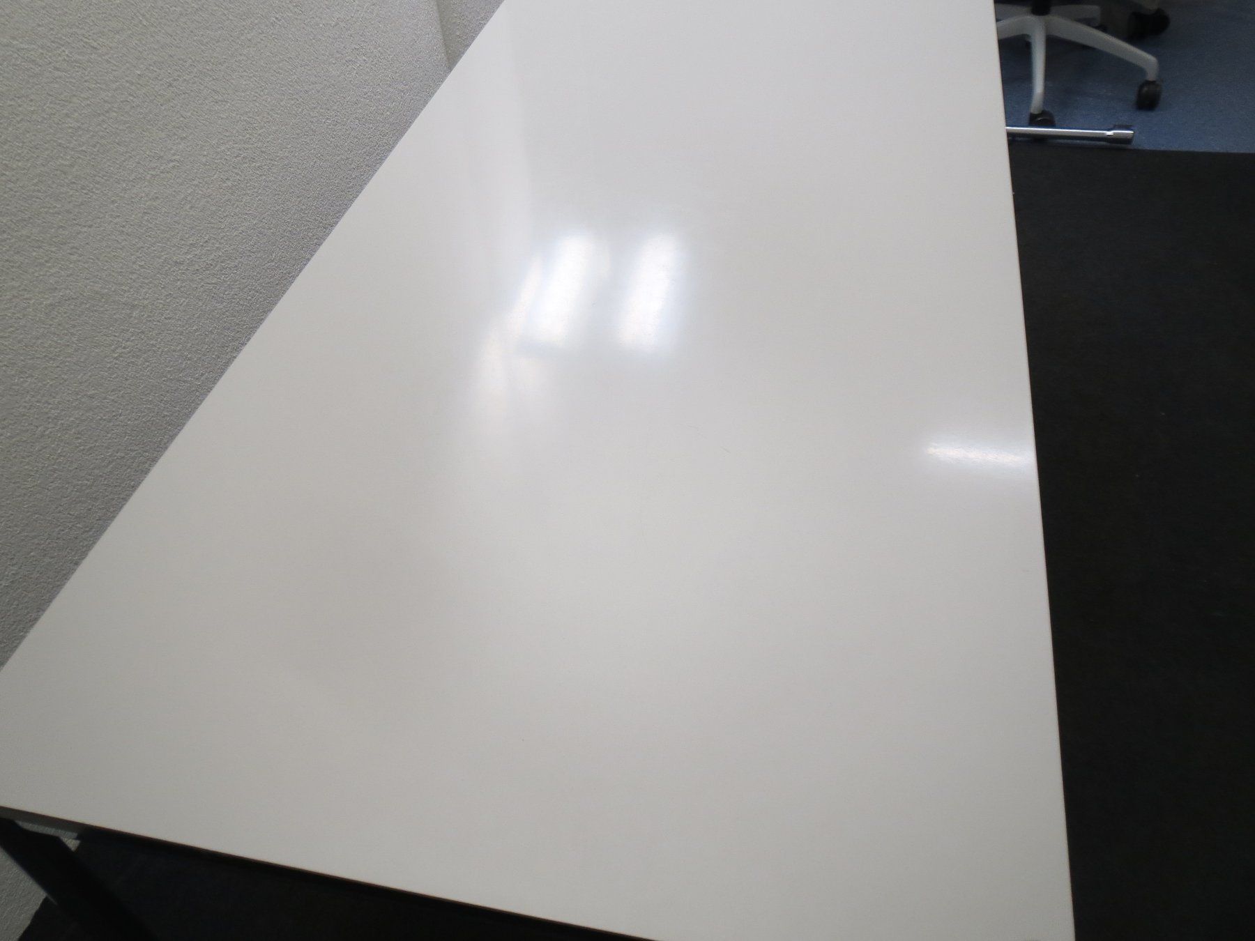 USM Tische: USM Haller Tisch 179 x 79 cm hellgrau – Gebraucht aus Hüttwilen von Andmithand 3