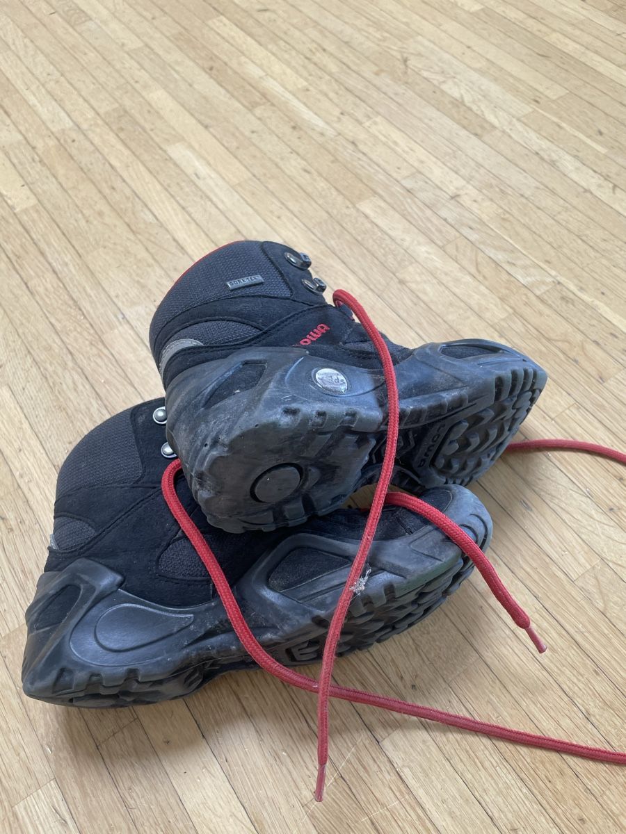 Lowa Scarpe per ragazzi: Lowa Wanderschuhe Grösse 34 – Usato da Männedorf venduto da ninaswiss 1