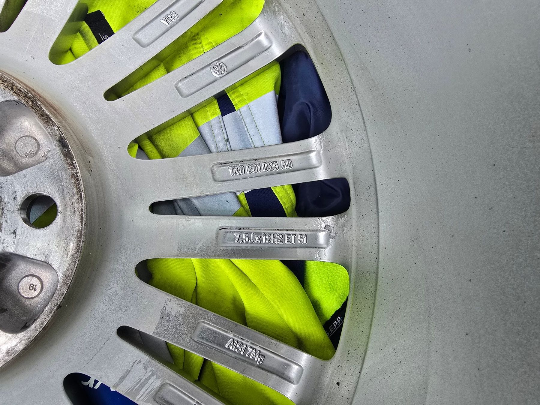 Volkswagen Cerchioni: VW Golf 5 R32 Original Felgen – Usato da Lauerz venduto da Golfgtig60 4