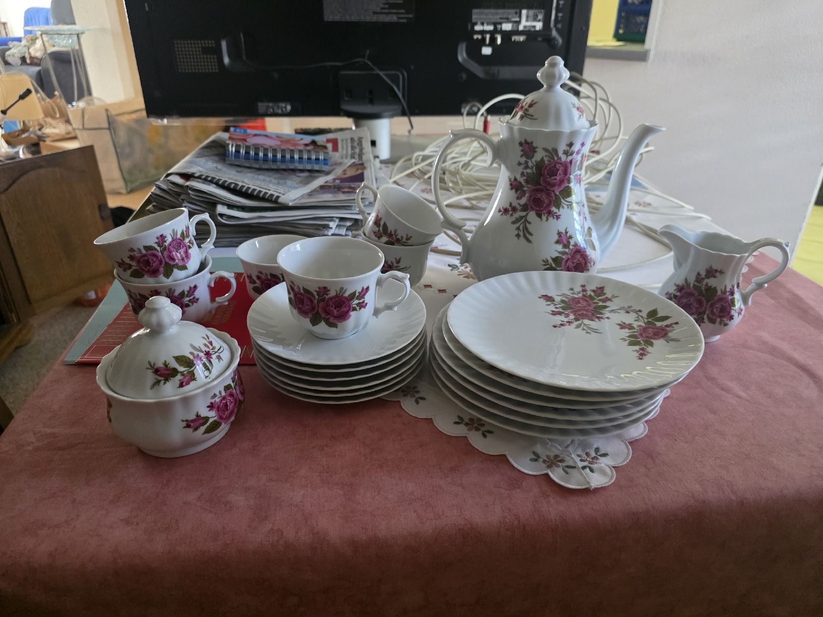 Set di piatti: Kaffeeservice Rosendekor – Usato da Neuenkirch venduto da Brina1993 2