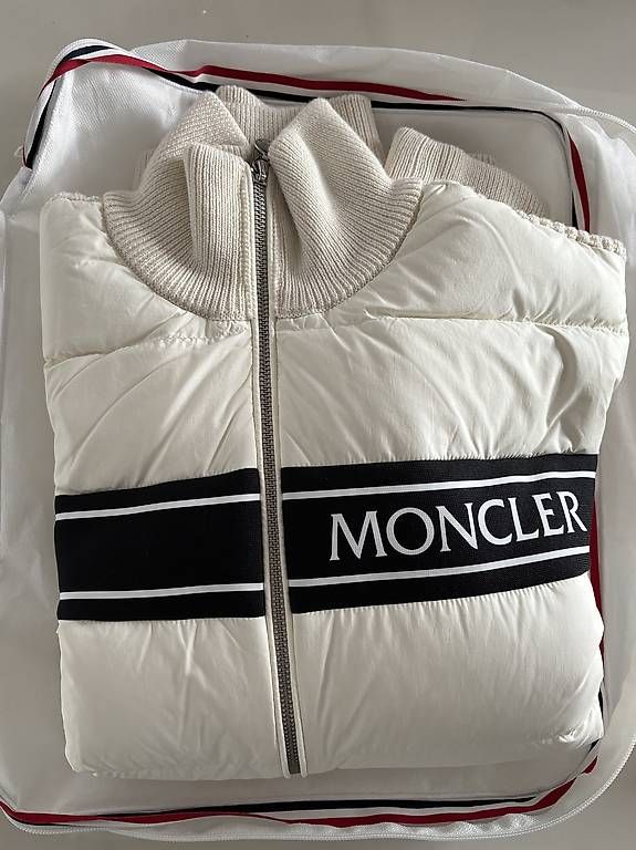 Moncler Giacche: Moncler Zip Cardigan mit Daunen – Usato da Walchwil venduto da AlonsoXXX