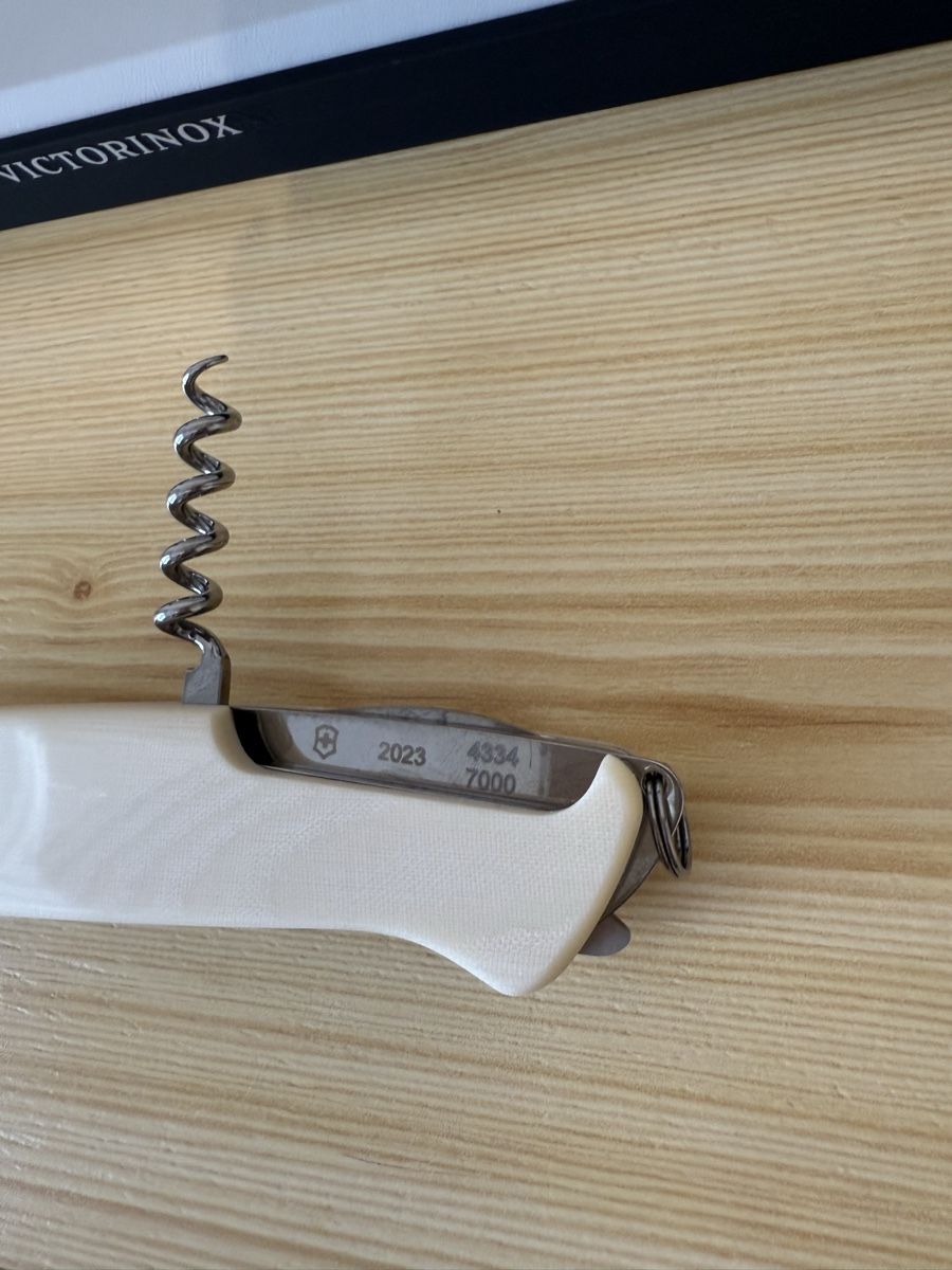 Victorinox Accessori: Limitiertes Damastmesser 2023 – Nuovo e nell'imballaggio originale da Matten b.Interlaken venduto da steffi020 2