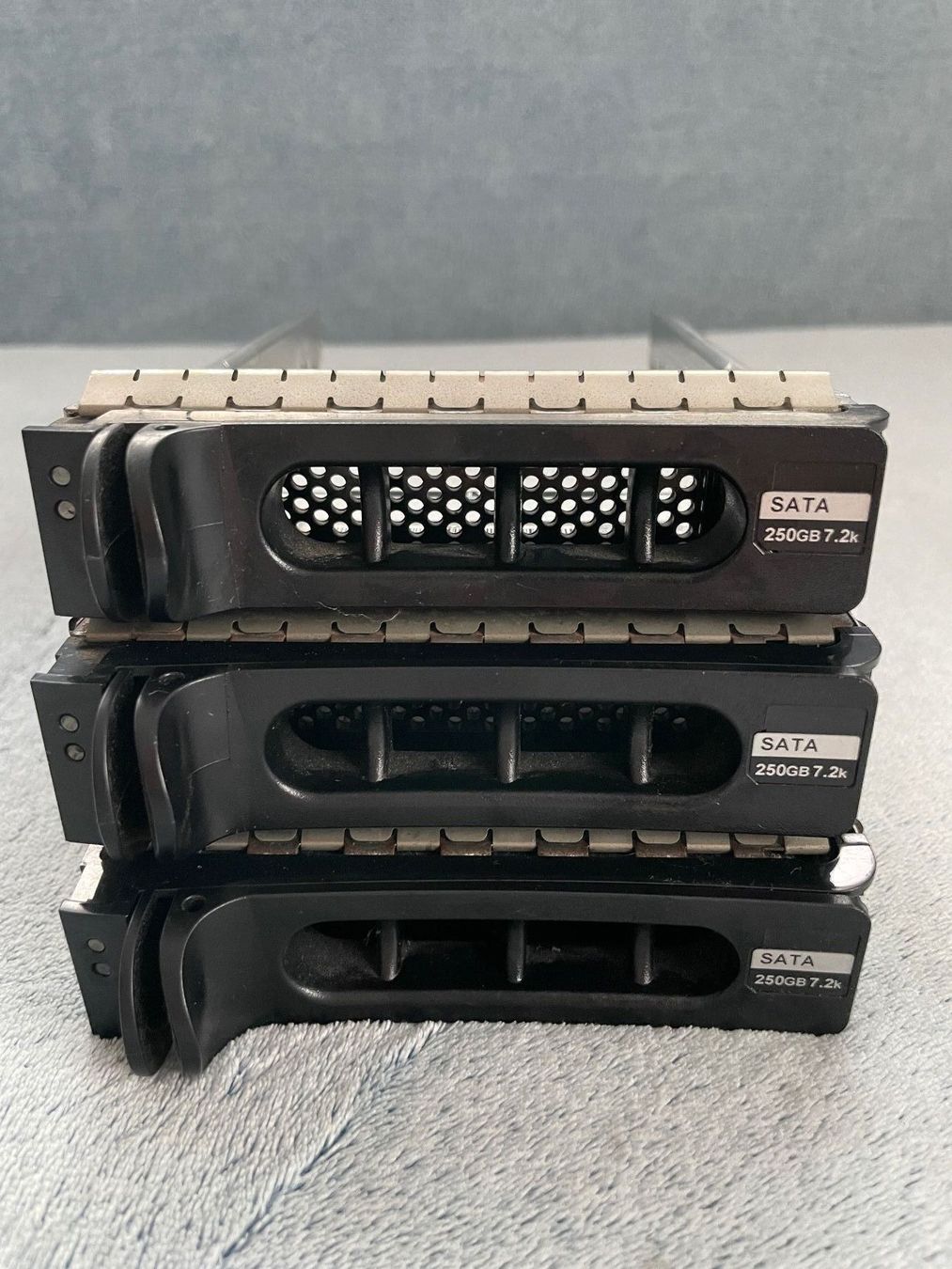 Server: 3 HDD Server Caddy 3.5" – Usato da MAGDEN venduto da GoldenEagle2020 1
