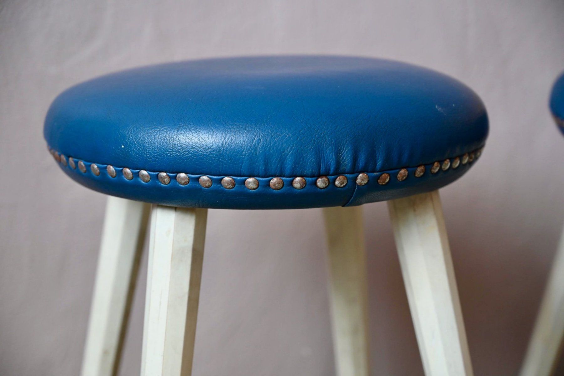 Tabourets: Paire tabourets rockabilly bleu bois blanc – D'occasion à COLMAR par Sophiebellelurette 1