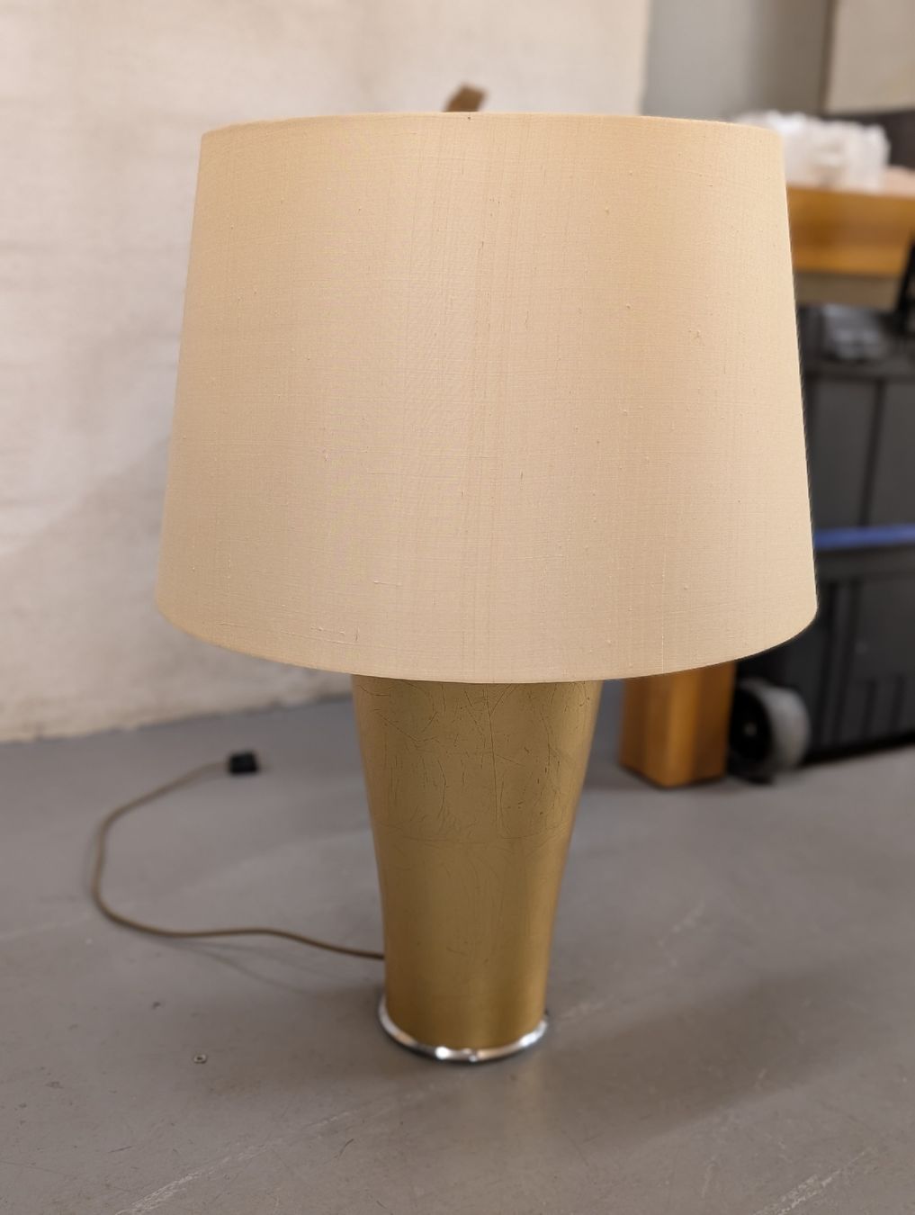 Lampade: Goldige Stehlampe – Usato da Einsiedeln venduto da Tooobias