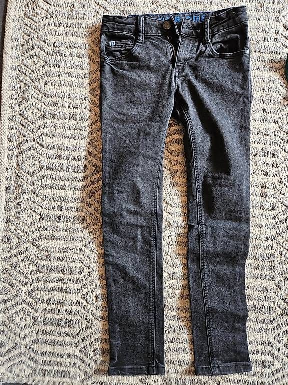 Lotti & Set di vestiti: Jungen Kleiderpaket, Grösse 140-146 – Usato da Nussbaumen AG venduto da Ralix 3