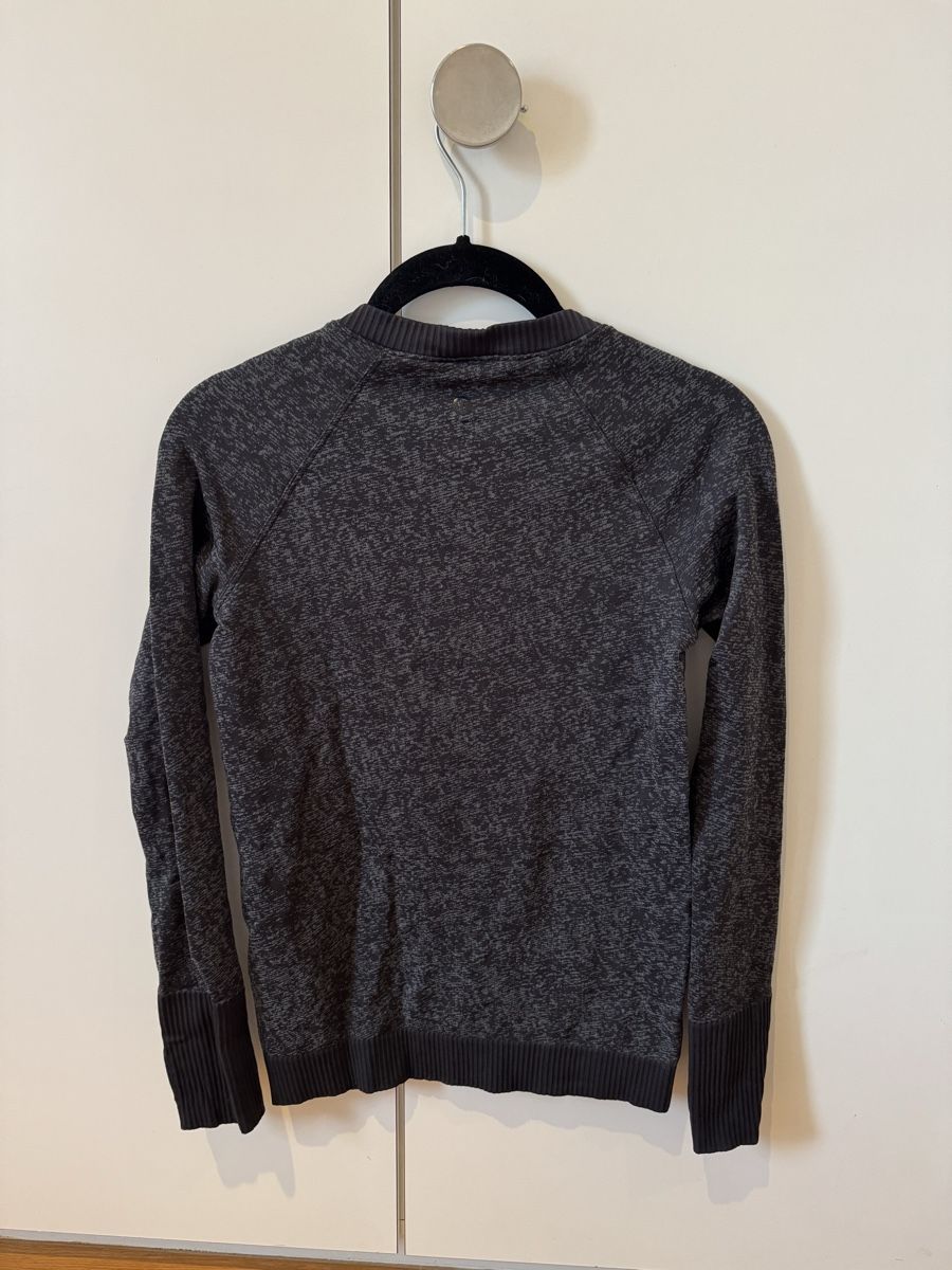 Lululemon Top: Lululemon Long Sleeve - Size 36 (US 4) – Usato da Küsnacht ZH venduto da lia_lf7y 1