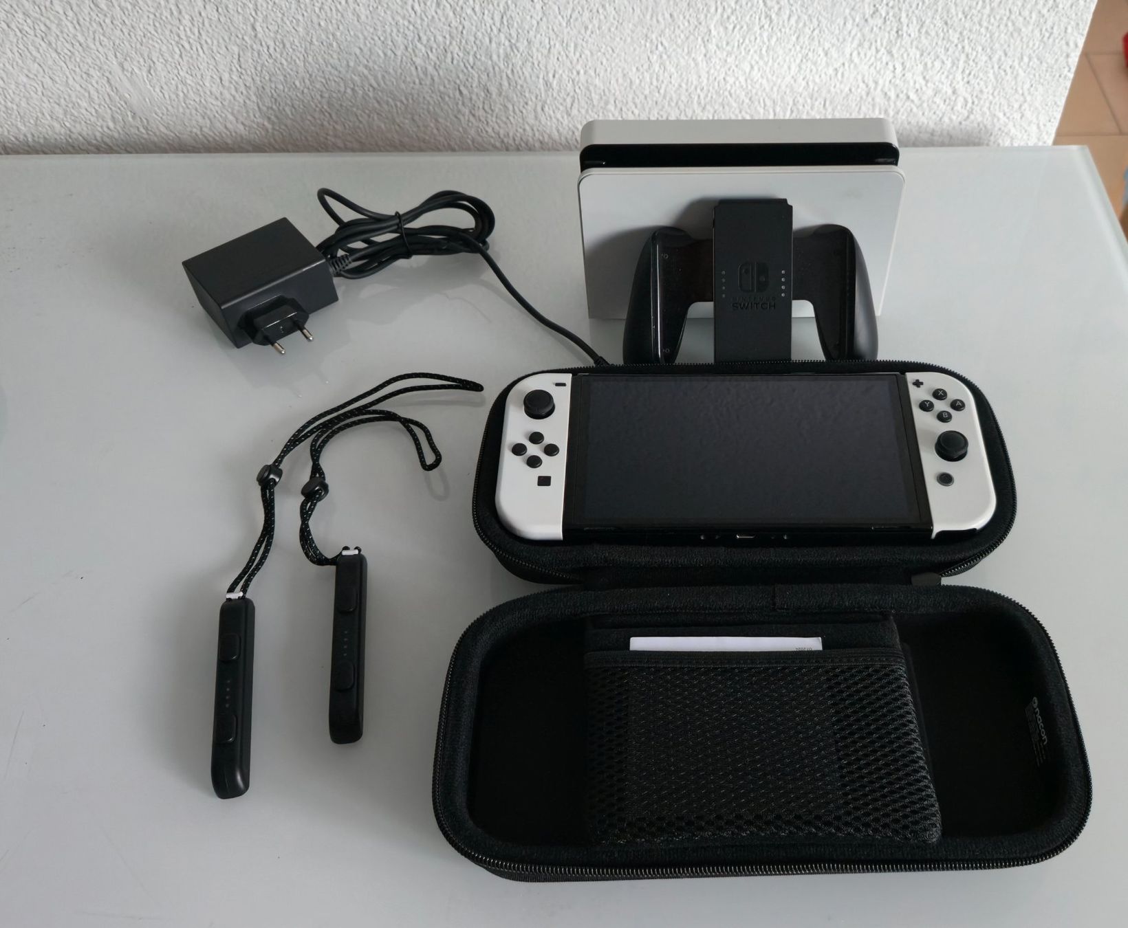 Nintendo Console: Nintendo switch OLED Weiss (kaum gebraucht) – Usato da Kreuzlingen venduto da mar_z6ry