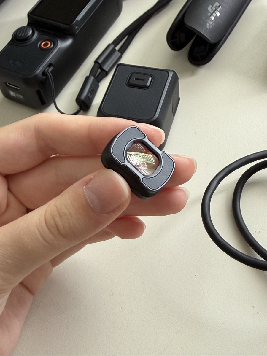 DJI Videocamere: DJI Osmo Pocket 3 Creator Combo perfect condition – Nuovo (secondo la descrizione) da Lausanne venduto da Jane_pikpak 8