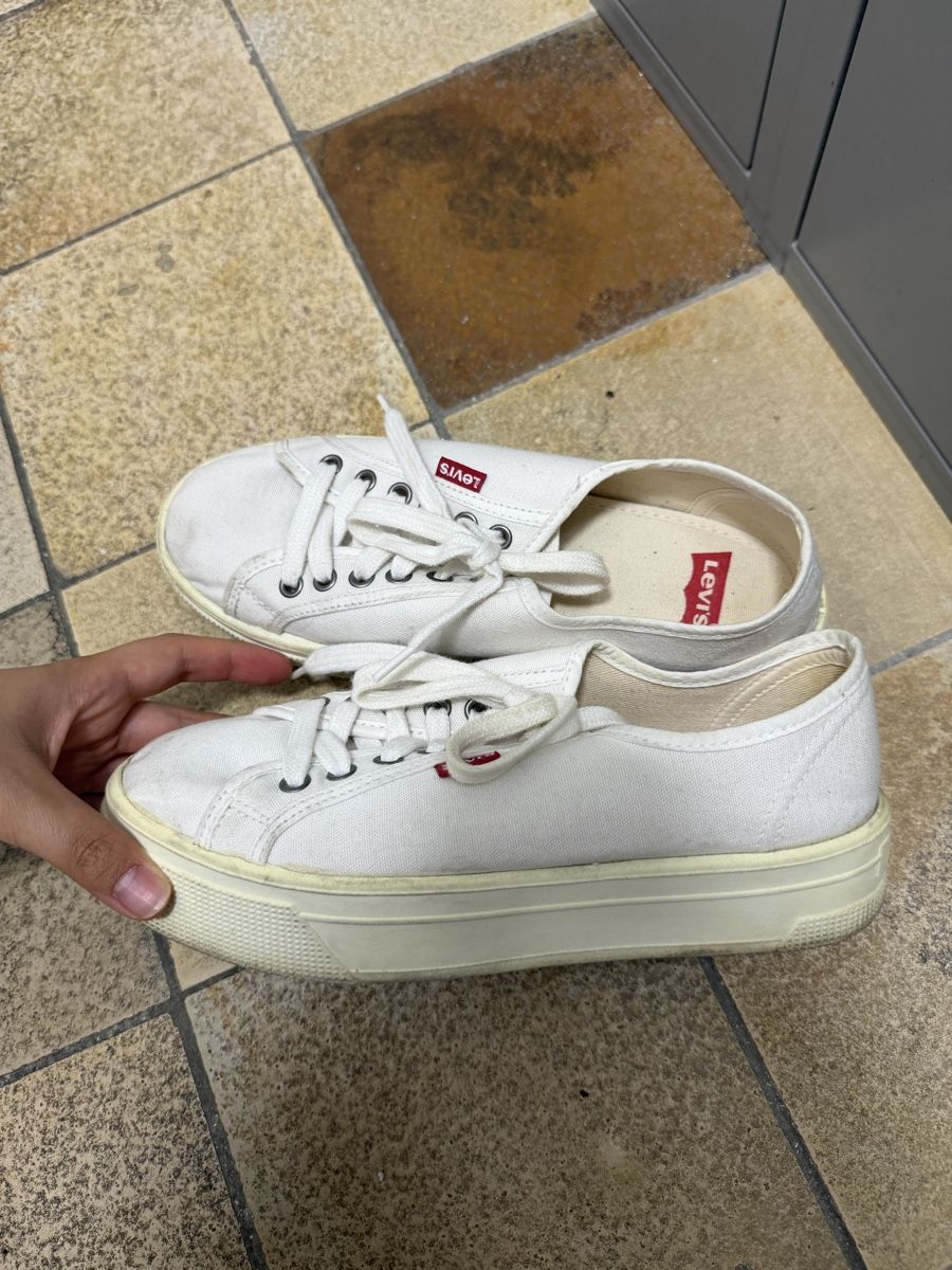 Levi's Scarpe da donna: Levi's Turnschuhe Weiss – Usato da Basel venduto da sid_dem 2