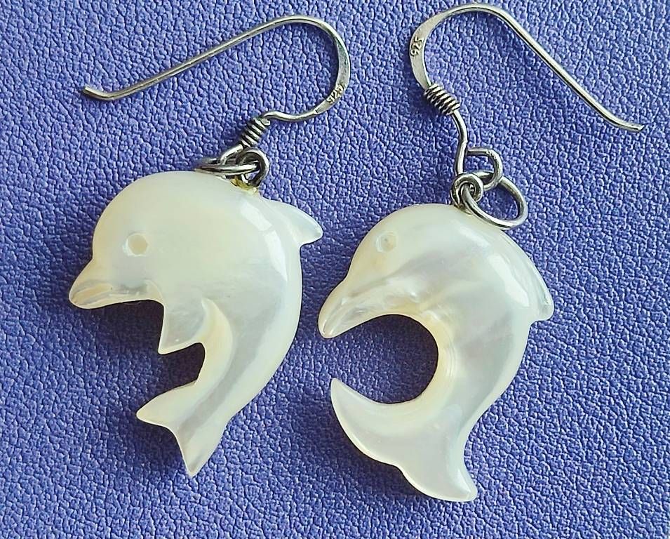 Orecchini pendenti & Orecchini a lobo: Ohrringe mit Delfin aus Perlmutt  925 Silber. – Nuovo e nell'imballaggio originale da Ebnat-Kappel venduto da Zearara 4