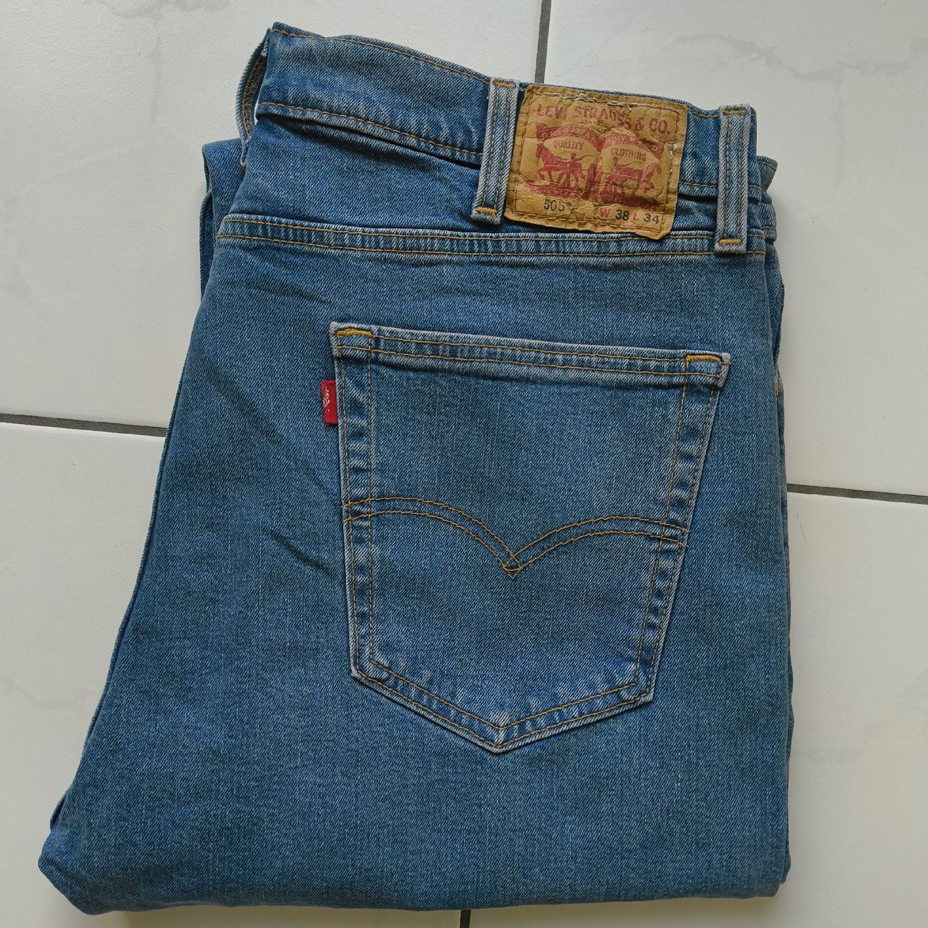 Levi's Jeans: Levi's 505 Regular Fit Jeans, Grösse 38/34 – Nuovo e nell'imballaggio originale da Uitikon Waldegg venduto da PJLS1