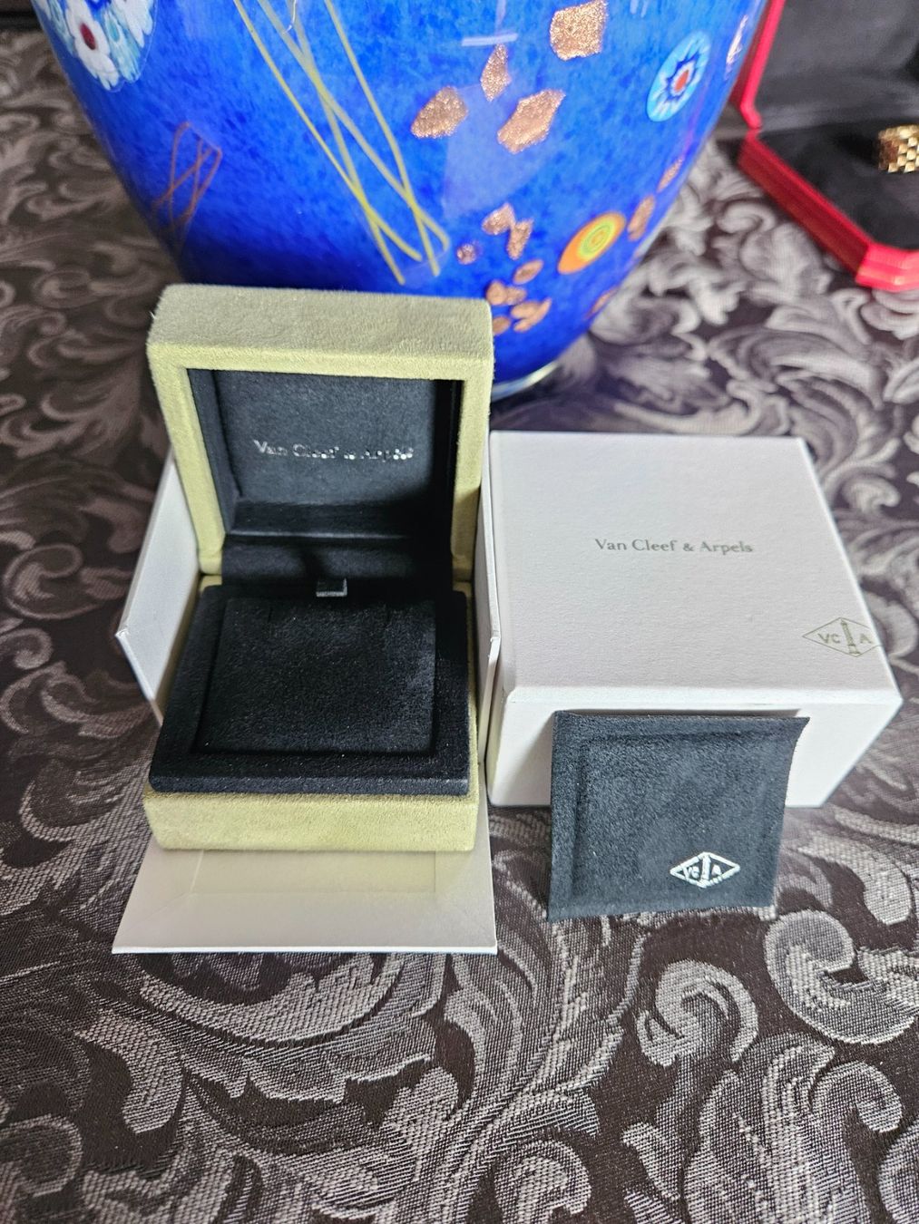 Altro in Decorazioni & Accessori: Van Cleef Arpels Schmuck Böxli aus feinstem Wildleder – Usato da Chêne-Bourg venduto da jarry1 1