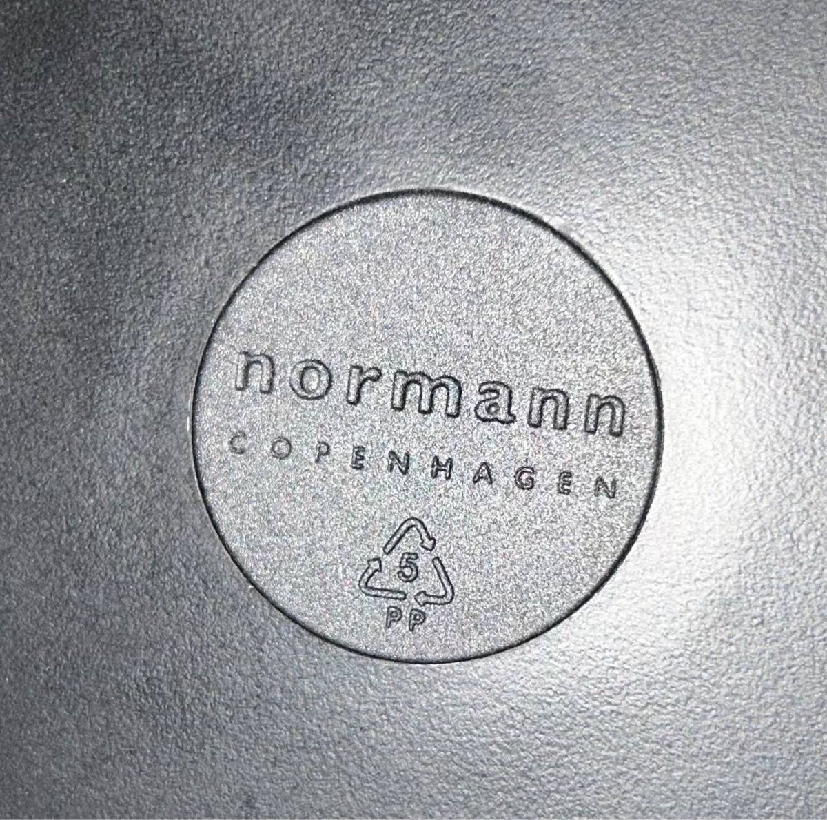 Normann Copenhagen Hocker: Hocker Normann Copenhagen Forma – Gebraucht aus Zürich von Anastasiia. 2