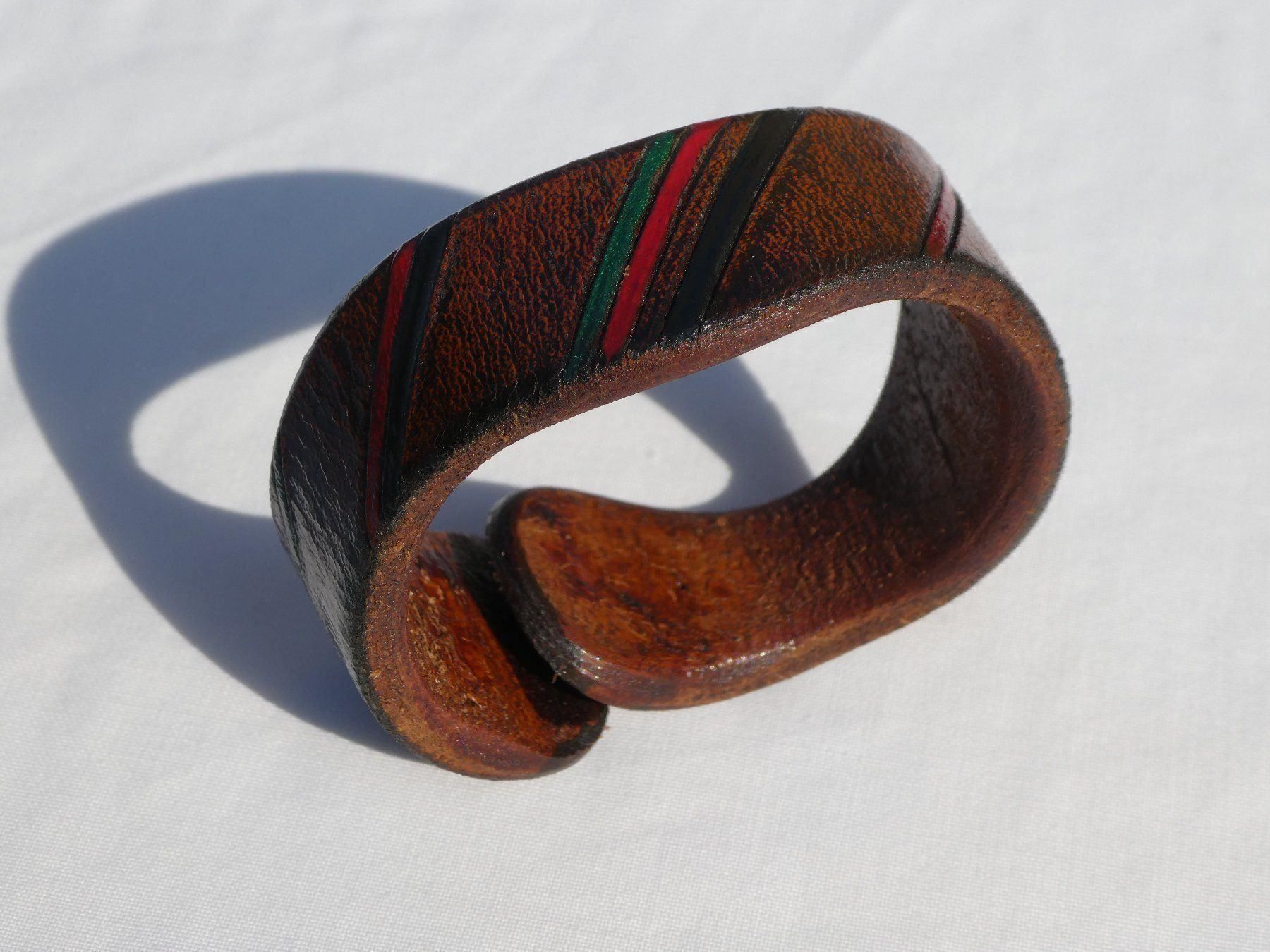 Bracciali & Braccialetti: Dickes Armband aus Leder, neuwertig – Nuovo (secondo la descrizione) da Gattikon venduto da kaandooh 1
