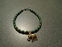 Armband dunkelgrüne/goldfarbige Perlen, Elefant