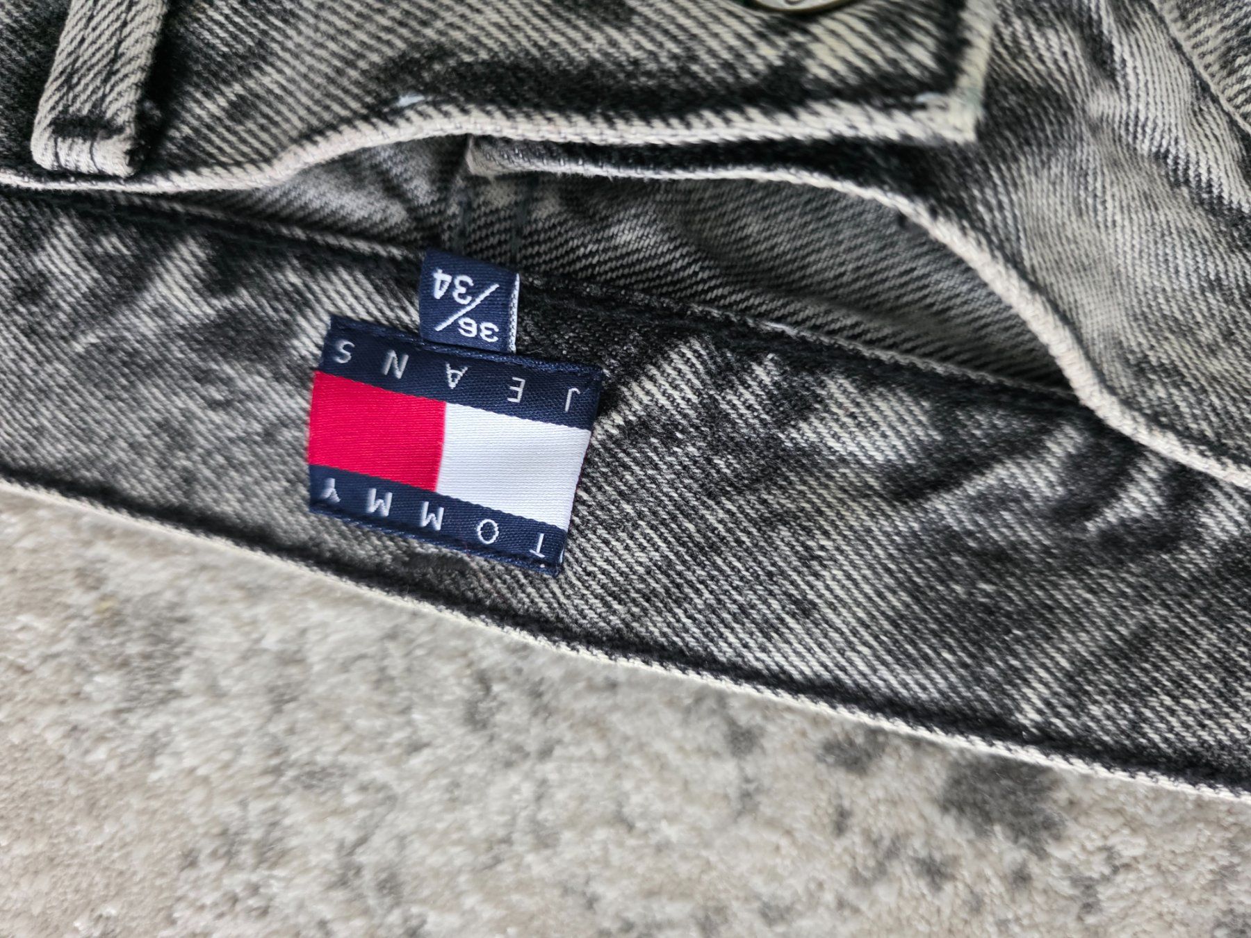 Tommy Hilfiger Jeans: Tommy Jeans "90s Classic Straight" – Gebraucht aus Winterthur von Karakartal90 1
