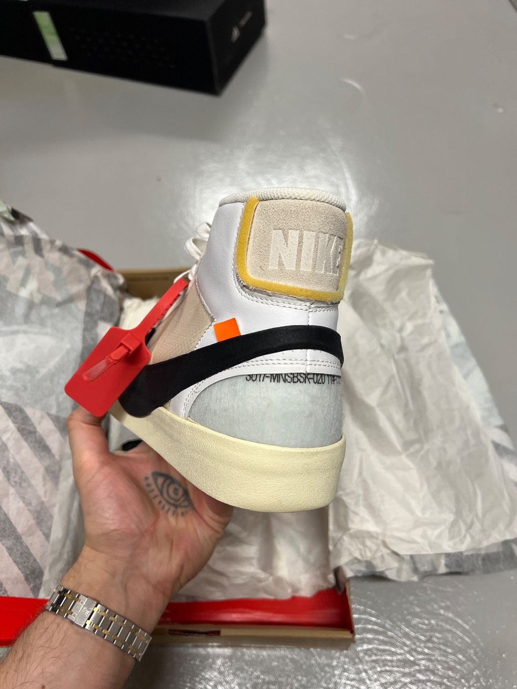 Nike Scarpe da uomo: Nike Blazer Mid Off-White - EU 45.5 – Nuovo e nell'imballaggio originale da Bern venduto da ElevenFive 4