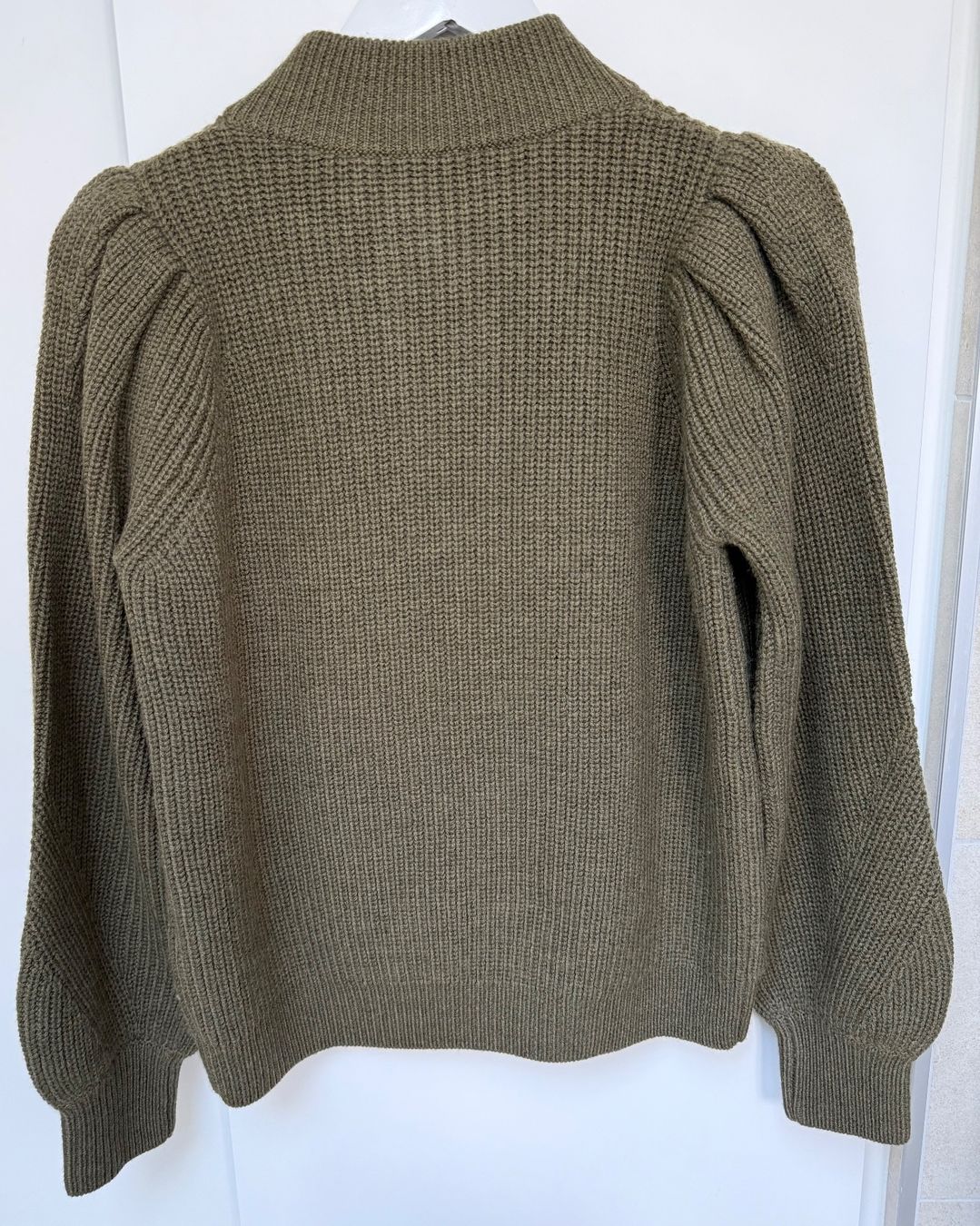 Repeat Maglioni & Felpe: REPEAT Strickpullover mit Puffärmeln – Khaki / Olivgrau – Nuovo (secondo la descrizione) da St-Sulpice VD venduto da Nnie 1