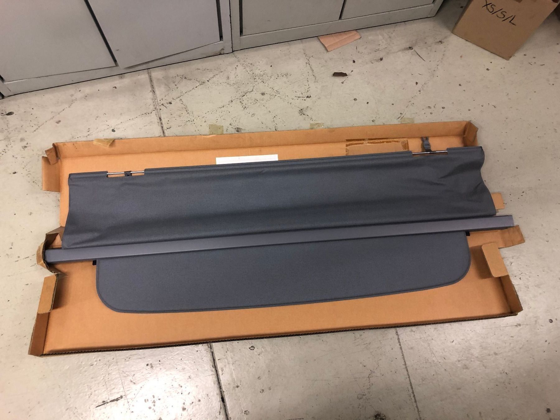 Toyota Sonstiges Fahrzeugzubehör: Kofferaumabdeckung Toyota Previa – Neu und originalverpackt aus Egerkingen von KISUTO