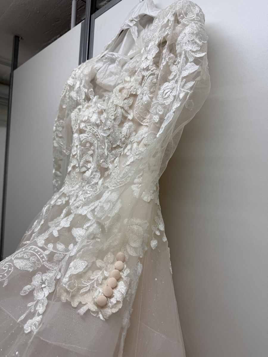 Vestiti: Abito sposa manica lunga in pizzo con scollo a V – Usato da Bellinzona venduto da mon_2wjn 3