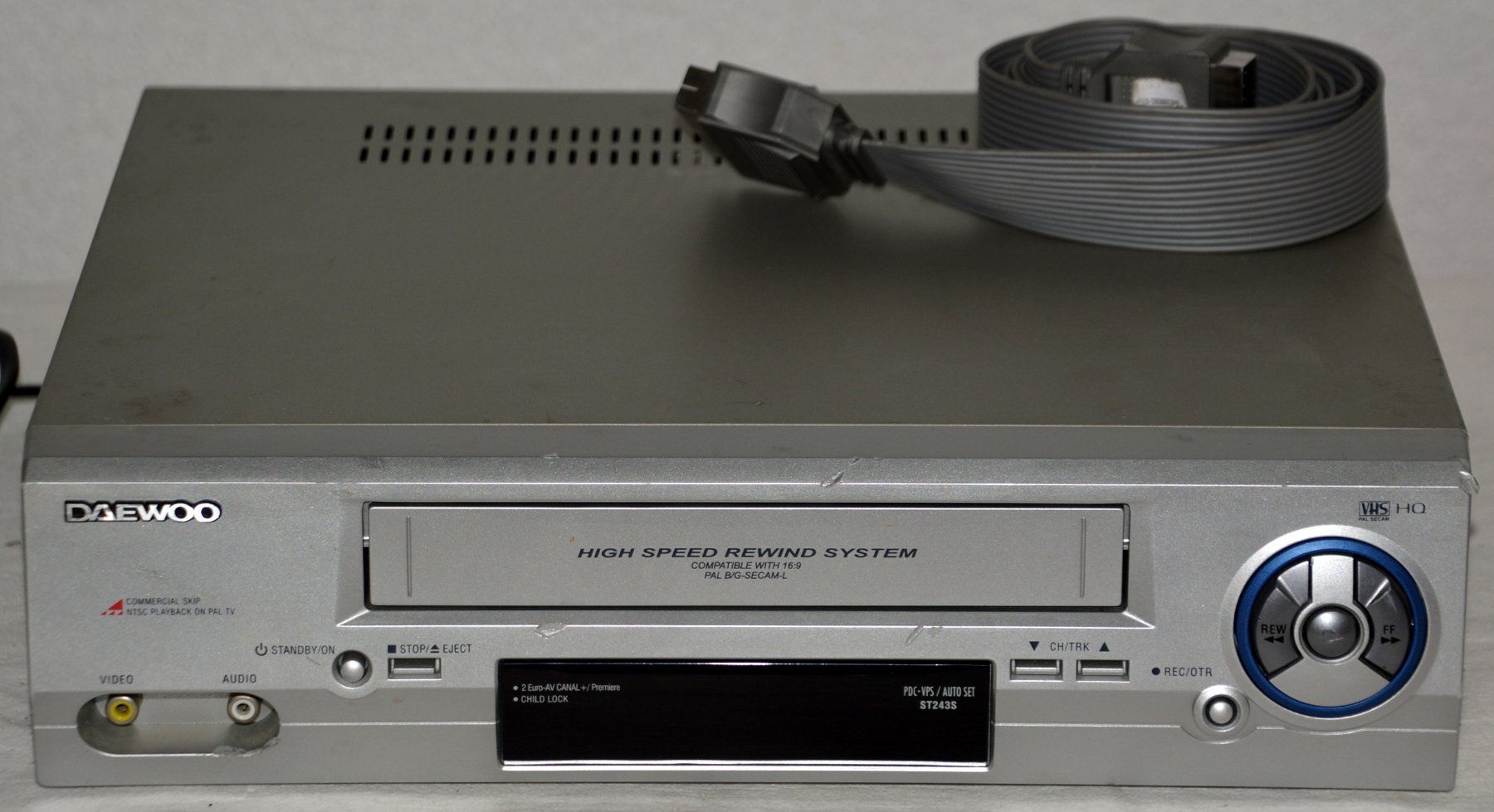 Registratori: Videorecorder VHS Daewoo ST243S magnétoscope – Usato da Collonges venduto da arashee