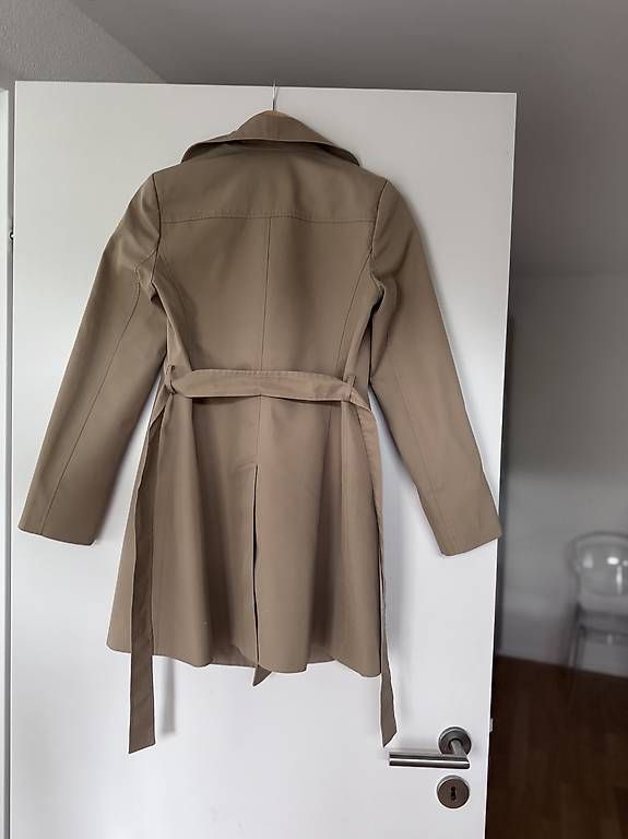 Cappotti: Klassischer Trenchcoat von Ann&Line – Usato da Glattbrugg venduto da Blogger73 1