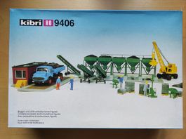 Kohlenlager mit Bagger und LKW, Bausatz von Kibri H0