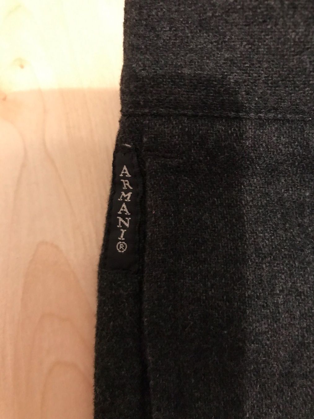 Armani Pantaloni: Armani Junior Hose, Grösse 24, neu – Nuovo (secondo la descrizione) da Wilderswil venduto da Renaissance1 1