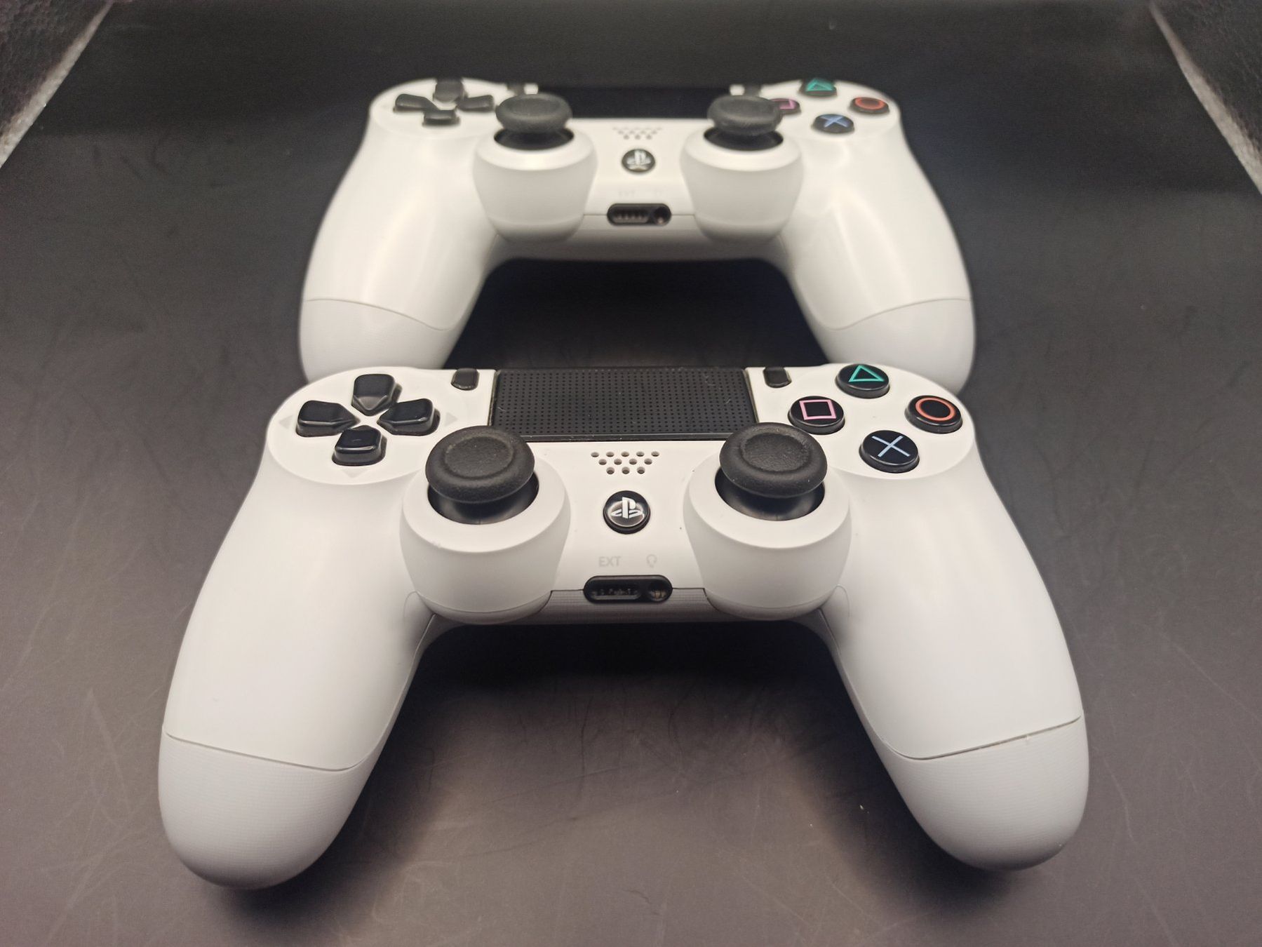Controller: 2 x Original Controller Sony PS4 Wireless DualShock 4 WEISS – Gebraucht aus Oberweningen von mar_87mx 1
