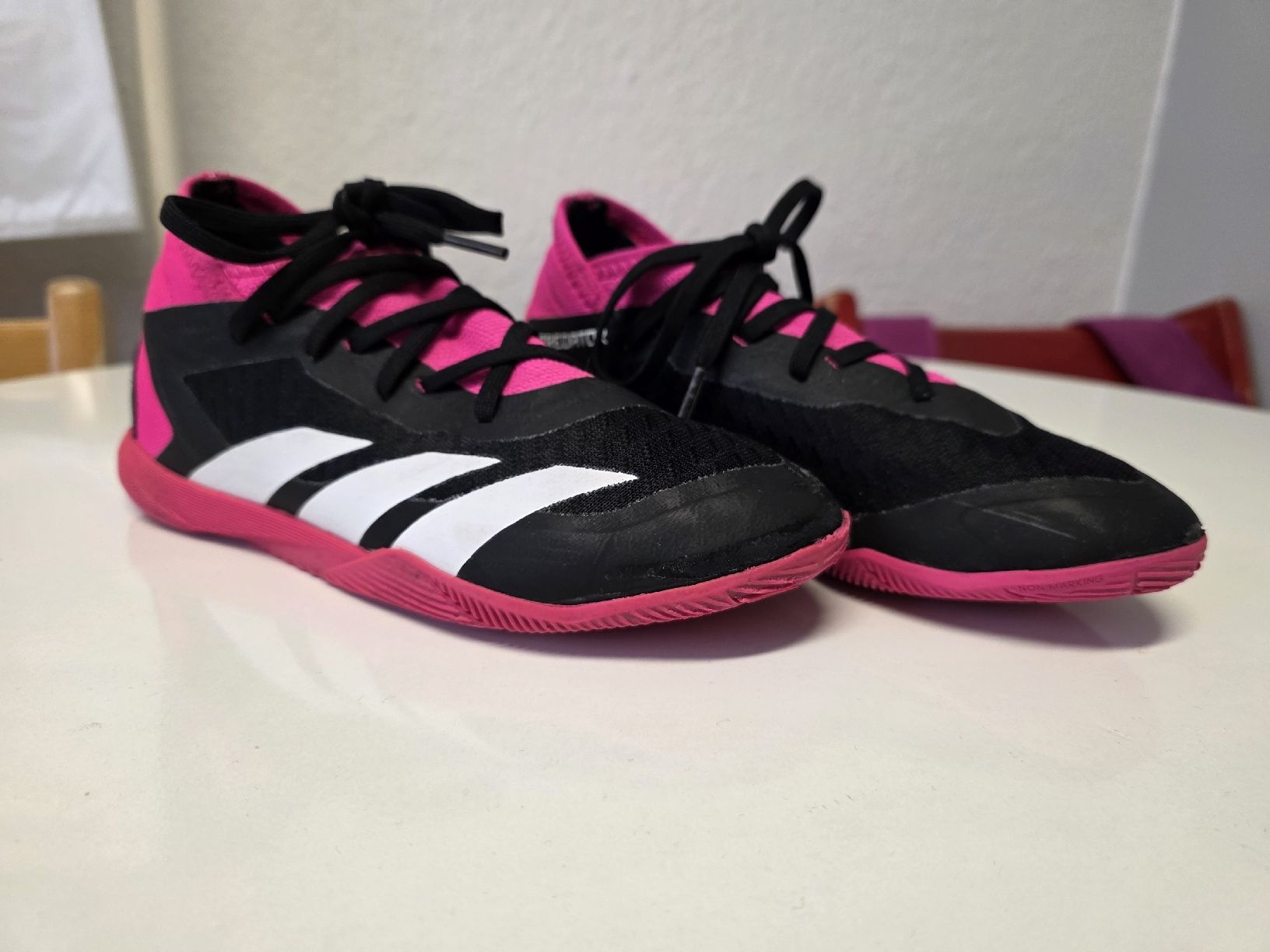 Adidas Scarpe da uomo: Adidas Predator Hallenschuhe Nr.34 – Usato da Suhr venduto da MrvicaAG