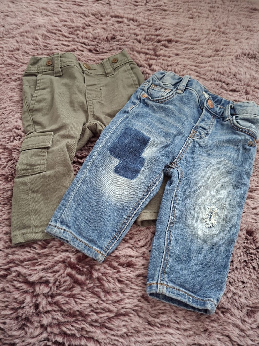 Lotti & Set di vestiti: Baby Hosen Gr.68, 2er Set – Usato da Winterthur venduto da Ausmisten2026