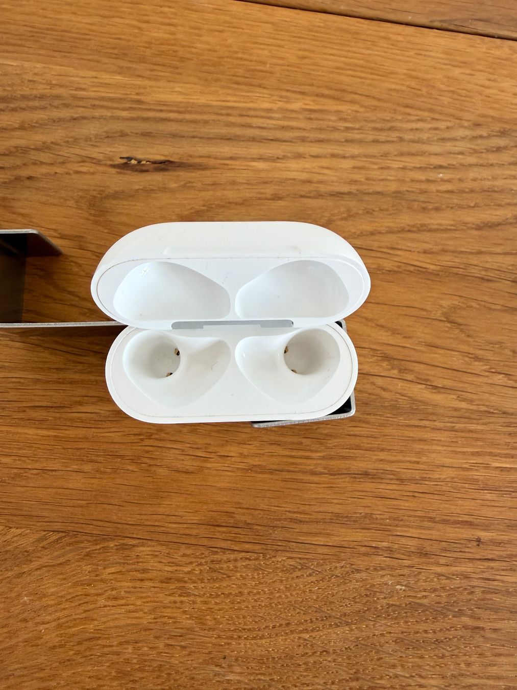Apple Kopfhörer: APPLE AirPods 4 Charging Case – Gebraucht aus Lausanne von Nine1982 1