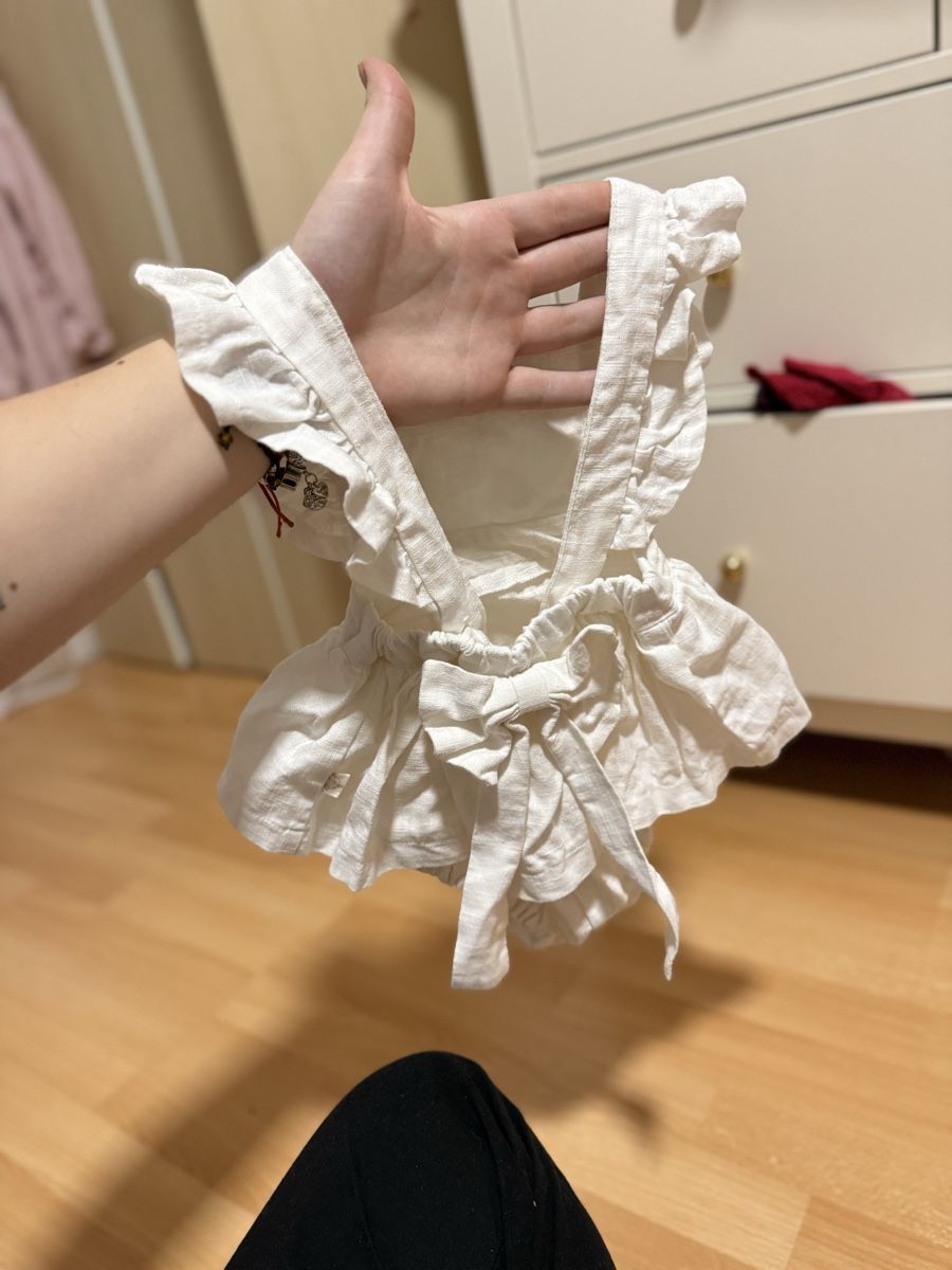 Tute: White Linen Baby Romper – Nuovo (secondo la descrizione) da Ueberstorf venduto da man_p2fy 4