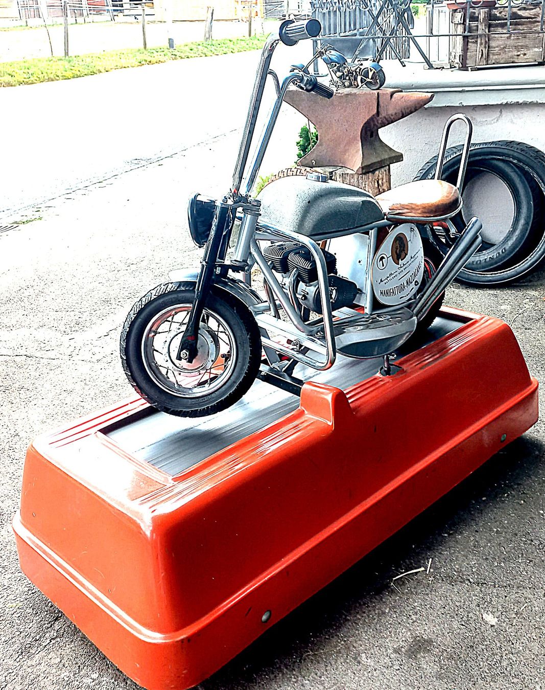 Giocattoli: Motorrad-Karusell vor der Migros von ca. 1970 – Usato da Baar venduto da 2cvbaar 7