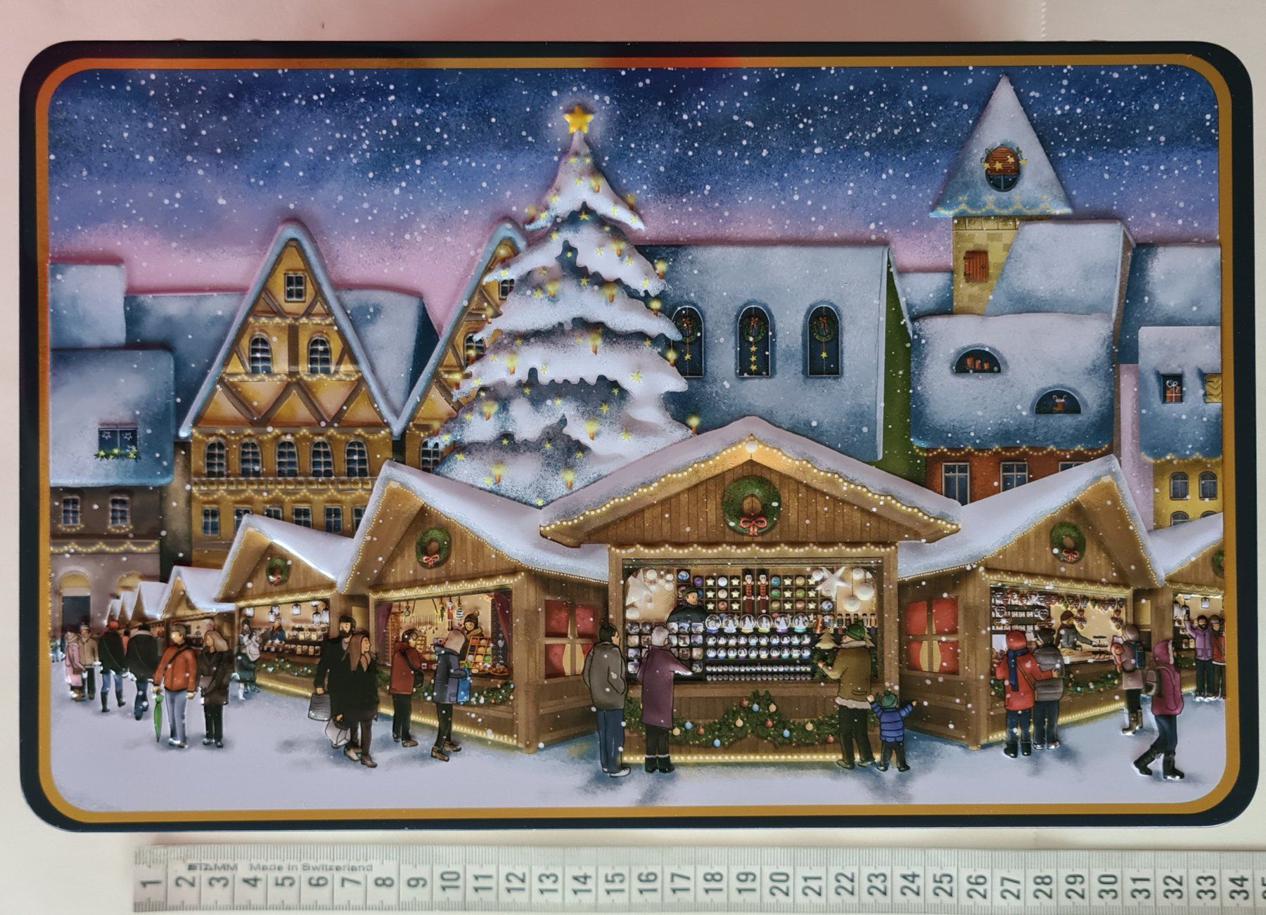 Tutte le decorazioni: 1 Biscuit Dose, 28x18x11cm, Eislauf,3D Bild, Weihnachtsmarkt – Nuovo (secondo la descrizione) da kuessnacht am rigi venduto da IceFan