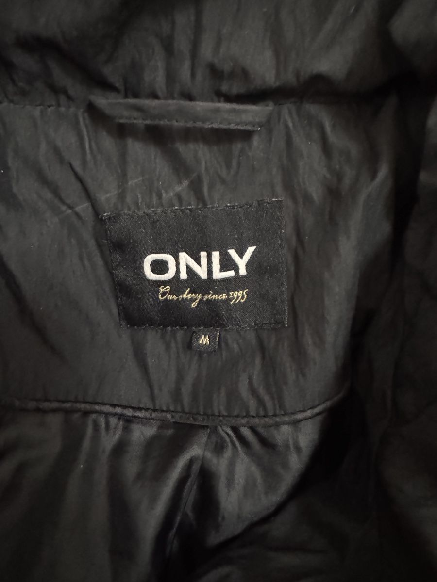 Only Giacche: Schwarze Winterjacke – Usato da Lenzburg venduto da CelinaS01 3