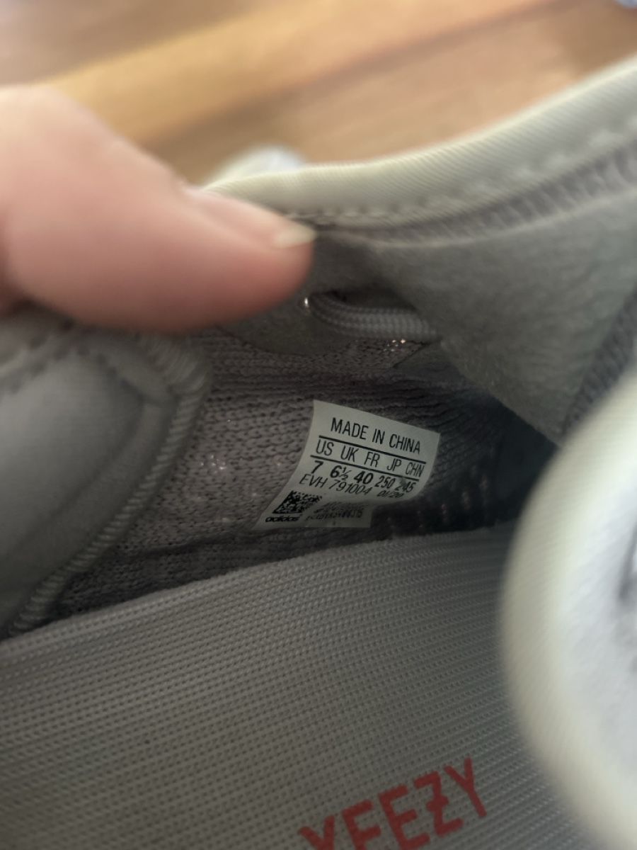 Adidas Chaussures hommes: Yeezy Boost 40 – D'occasion à Basel par Leonie_Leonie 2