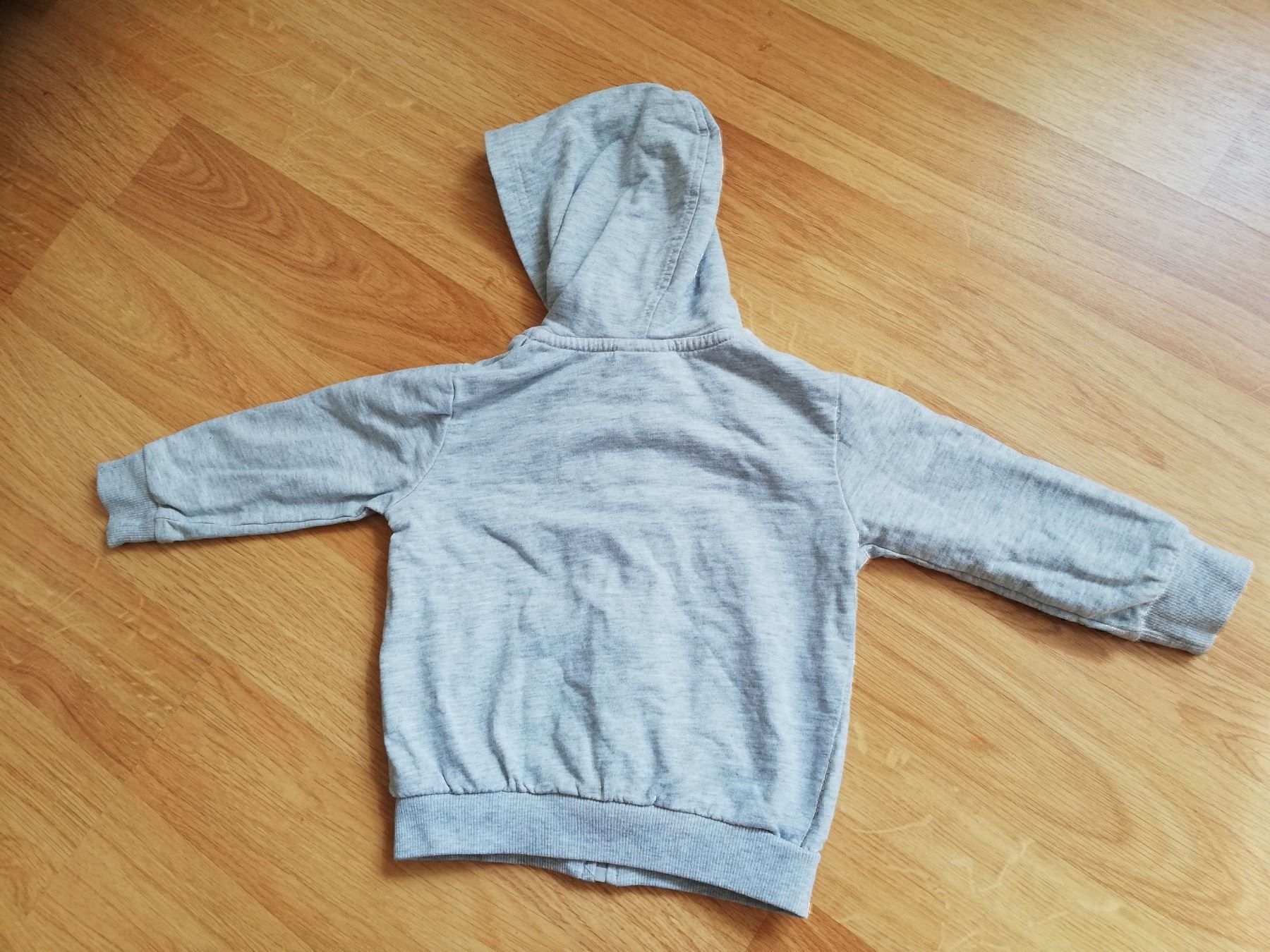Giacche & Cappotti: Graue Trainerjacke Mädchen 74/80 – Usato da Büttikon AG venduto da Amineah 1
