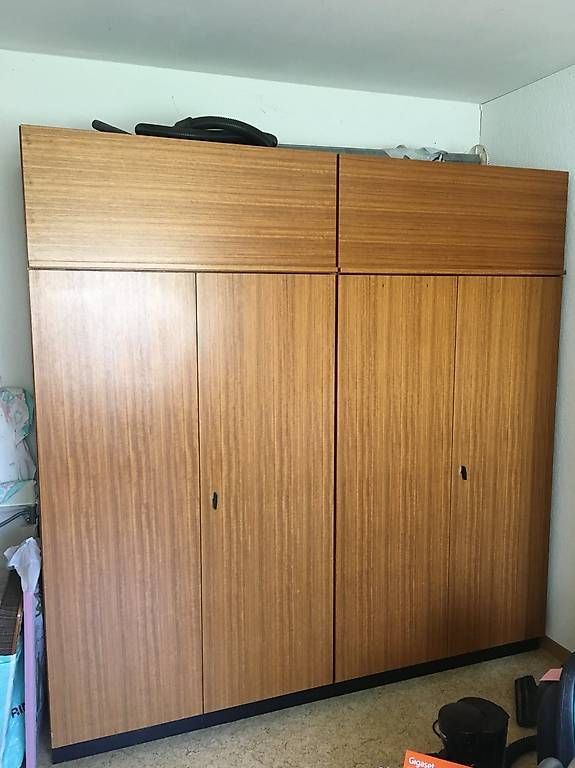 Armadi: grosser Holzschrank – Usato da Zürich venduto da BuenosAires03